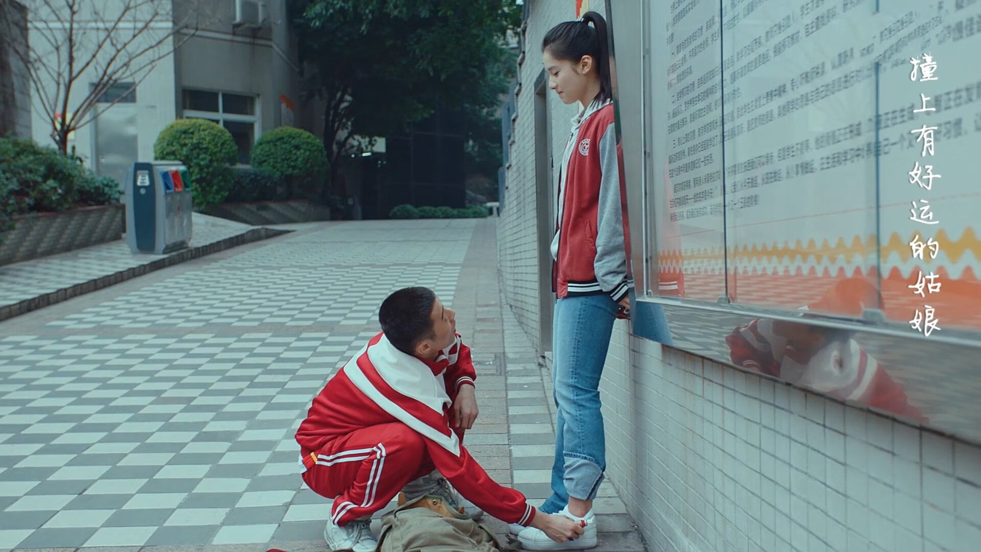 开云 官网 入口-2013年总决赛第六场：热火在詹姆斯的带领下，经历加时逆转雷霆，最终以95-88获得冠军，詹姆斯荣膺FMVP。