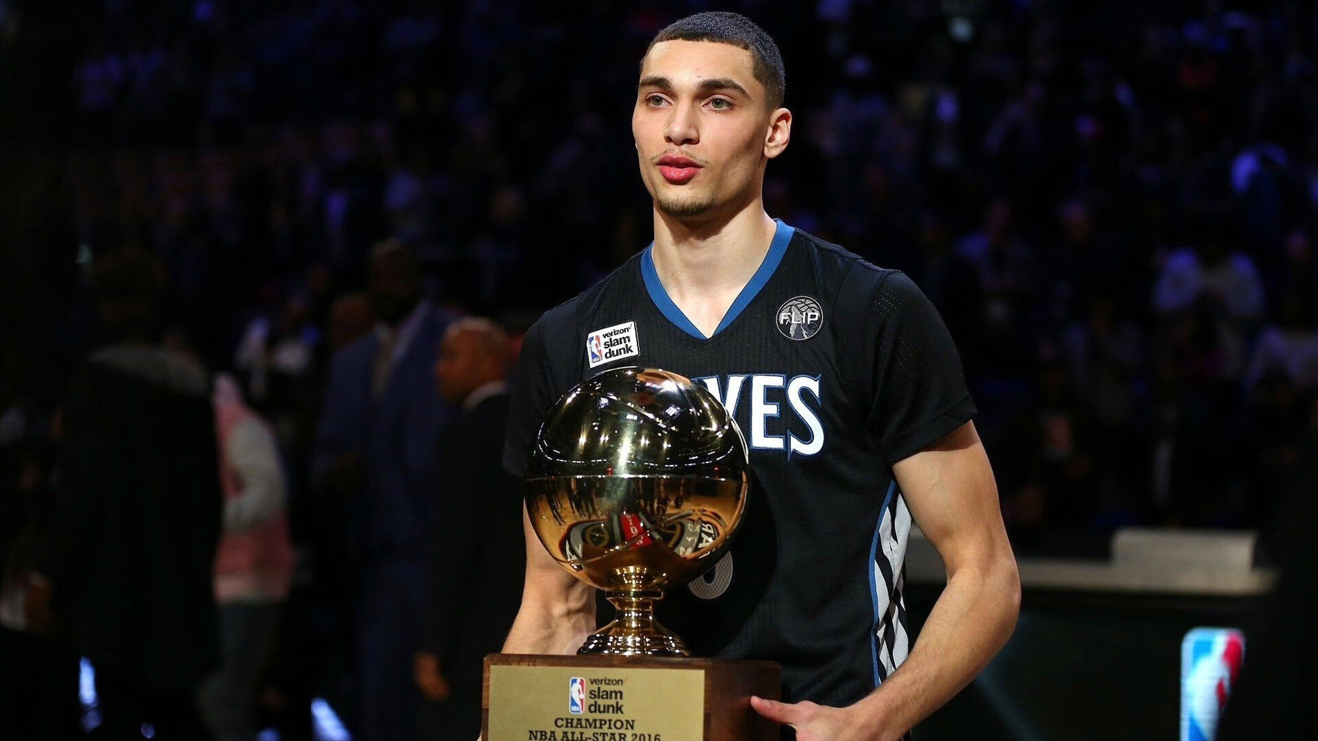 篮球公益课走进山区学校为孩子们带来全新体育体验，篮球公益活动